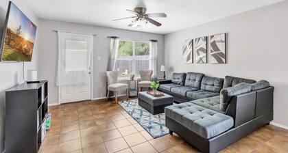 Welcoming 3 Bed/2 Bath Home near IAH
