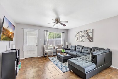 Welcoming 3 Bed/2 Bath Home near IAH