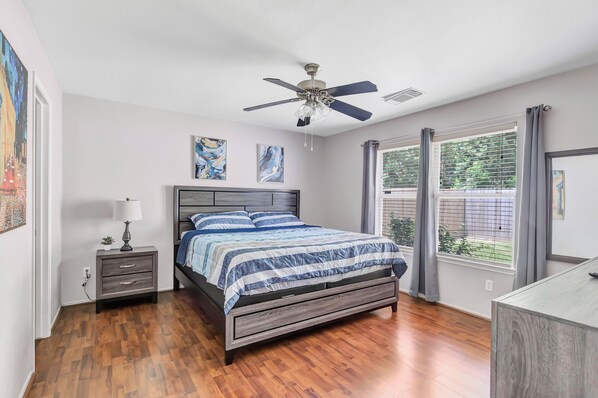 3 bedrooms, iron/ironing board, WiFi, bed sheets