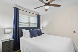 3 bedrooms, desk, iron/ironing board, free WiFi