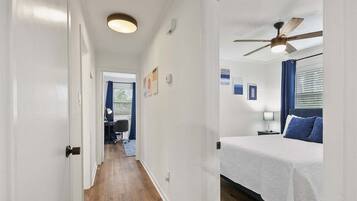 3 bedrooms, desk, iron/ironing board, free WiFi