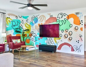 Smart TV, ping pong, books - House Sleeps 6 * Firepit * Game Room * Dogs OK (Savannah)