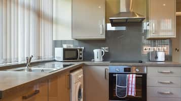 Cookware/dishes/utensils