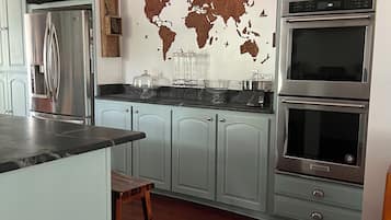 Petit déjeuner composé de spécialités régionales compris tous les jours