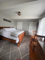 Comfort Double Room, 1 King Bed | Blackout drapes, iron/ironing board, free WiFi