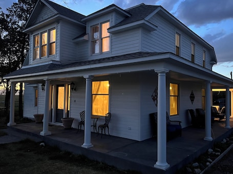 Front of property. Hudson House Bed and Breakfast