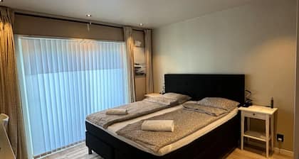 Charming 2-bedroom in sheared apartment in lovely Bergen with WiFi, AC