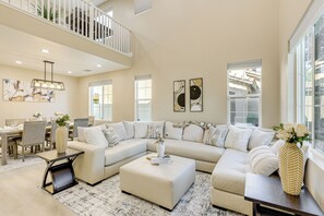 TV - Mtn-View Gem w/ Private Yard: Luxe Beaumont Home (Beaumont)