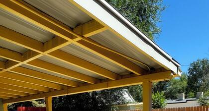 Dolly, Aztec's Adorned Abode - Downtown 3-bedroom with WiFi, privacy & charm