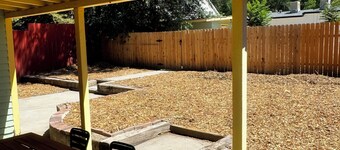 Dolly, Aztec's Adorned Abode - Downtown 3-bedroom with WiFi, privacy & charm