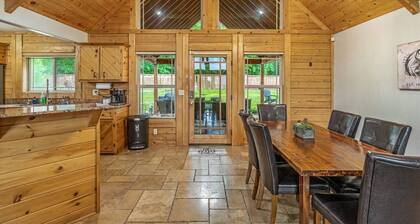 Monkey Island Lodge - 4B/2BA Log Cabin - Lake View