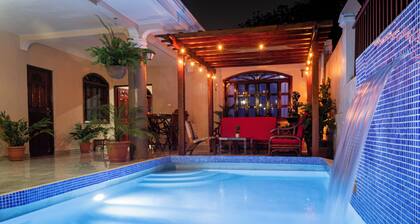 Spacious 5-bedroom house in vibrant San Juan del Sur; WiFi, AC, Pool, Sports bar