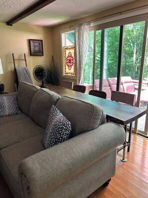 Smart TV, fireplace - Condo with a true cabin vibe in Sugar Mountain! (Sugar Mountain)