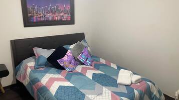 1 bedroom, bed sheets