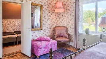 4 bedrooms, free WiFi, bed sheets