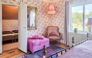 4 bedrooms, free WiFi, bed sheets