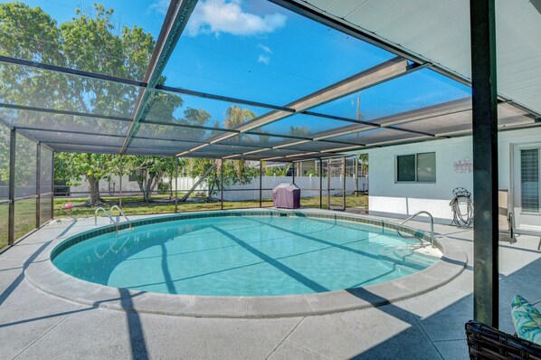 Outdoor pool, a heated pool