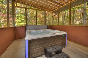 Indoor spa tub