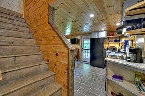 Kylskåp, mikrovågsugn, ugn och spishäll