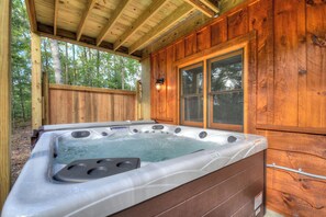 Tina de hidromasaje al aire libre