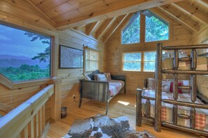 4 bedrooms, WiFi, bed sheets - Born In The Rockies | MTN Views | Hot Tub | Fire Pit (Blue Ridge)