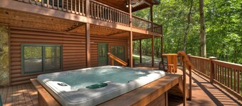 Luna Landing | Pet Friendly | Mtn Views | Hot Tub |