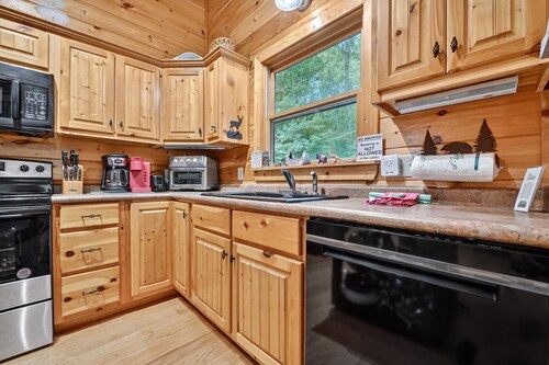 Serenity Creek | Pet Friendly | Hot Tub | Fire Pit |