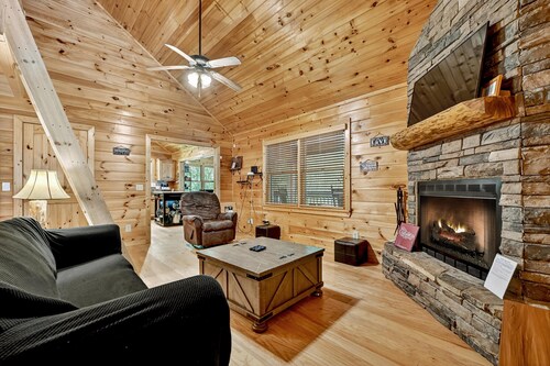 Serenity Creek | Pet Friendly | Hot Tub | Fire Pit |