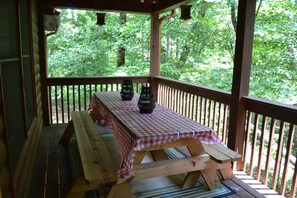 Outdoor dining - Sweet Retreat | Mtn Views | Hot Tub | Pet Friendly (Blue Ridge)