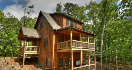 Hoot Owl Cottage | Fire Pit | Hot Tub | Charcoal Grill