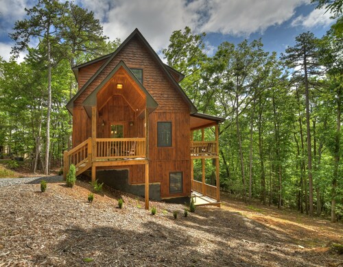 Hoot Owl Cottage | Fire Pit | Hot Tub | Charcoal Grill