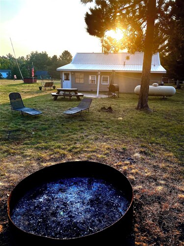 Ideal for snowmobilers,workers, traveling, nurses, Spacious and sleeps 12