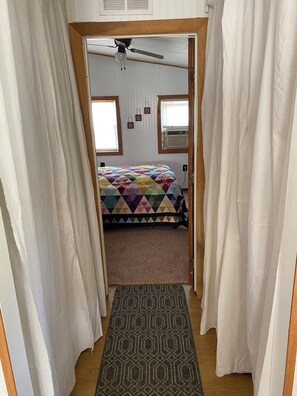 3 slaapkamers, een bureau, een strijkplank/strijkijzer, wifi