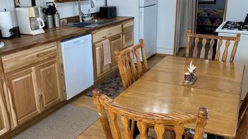 Micro-ondes, four, plaque de cuisson, lave-vaisselle