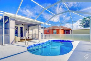 室外游泳池，恒温泳池