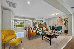 Smart TV, offices - Hot Tub, Game Lounge + Mins to Gulf Beachs (Largo)