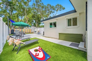 Outdoor dining - Hot Tub | Ping Pong | Foosball | Mins to Beaches (Largo)