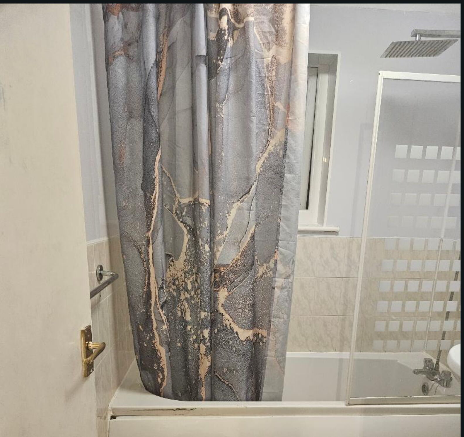 Handtücher, Seife, Toilettenpapier