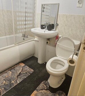 Handtücher, Seife, Toilettenpapier