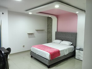 Desk, laptop workspace, free WiFi - Hotel Pasarela Cali (Cali)