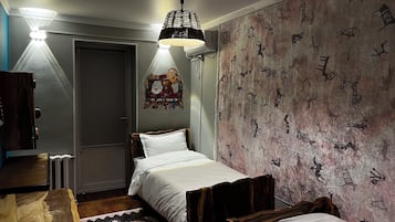 Cortinas blackout, insonorización y tabla de planchar con plancha