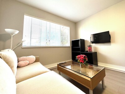Newly renovated 2B1B Private Suite in Ladner