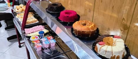 Free daily cooked-to-order breakfast