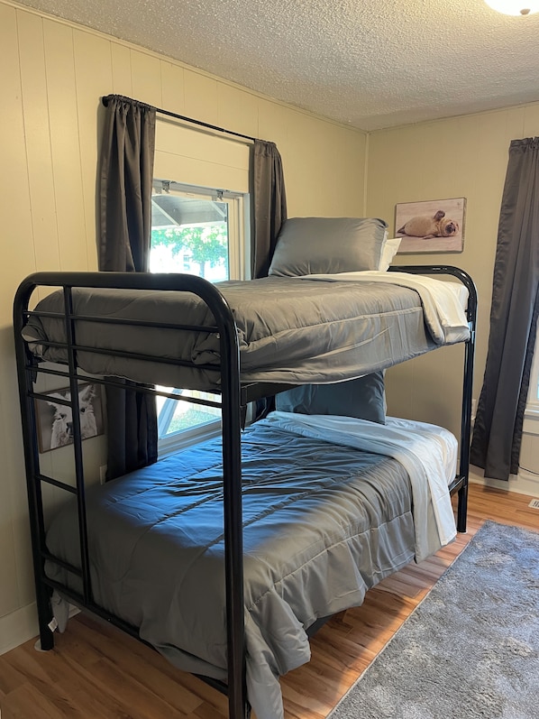 2 bedrooms, WiFi, bed sheets