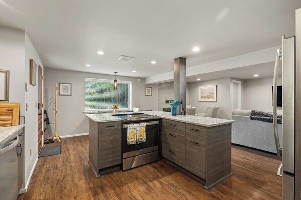 Interior - Cozy 2-bedroom apartment in park like setting with WiFi, pet friendly (Olympia)