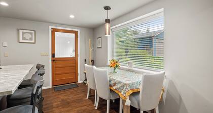 Cozy 2-bedroom apartment in park like setting with WiFi, pet friendly