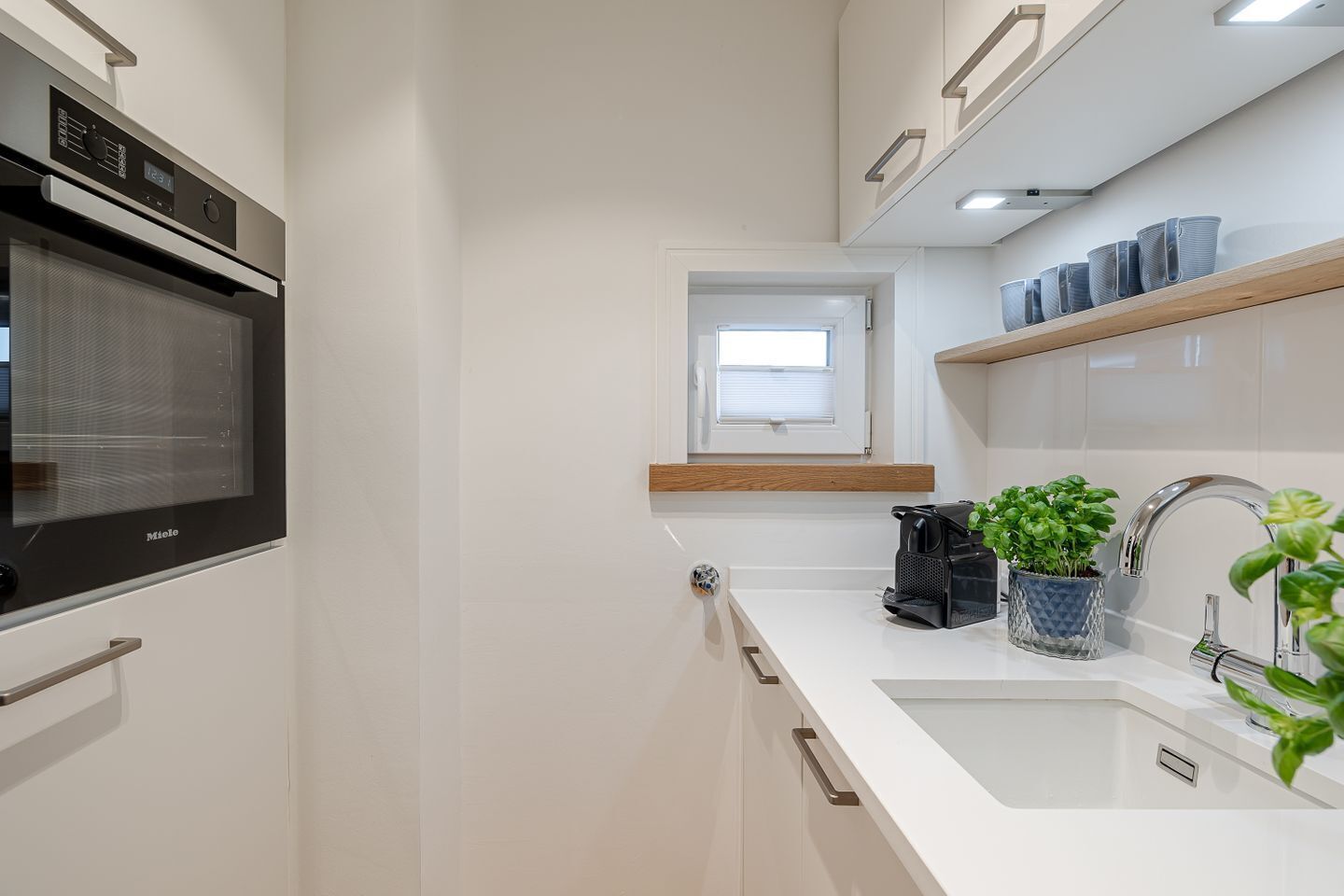 Frigorifero, forno, piano cottura, lavastoviglie