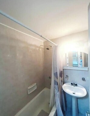 Handtücher, Seife, Shampoo, Toilettenpapier