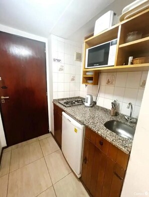 Private kitchen - BAM Rincón Apartment a paso del centro cívico (San Carlos de Bariloche)