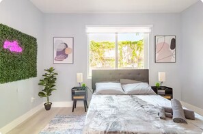 4 bedrooms, iron/ironing board, free WiFi, bed sheets - central Miami home near Wynwood,Downtown,Midtown,Design District, little havana  (miami)